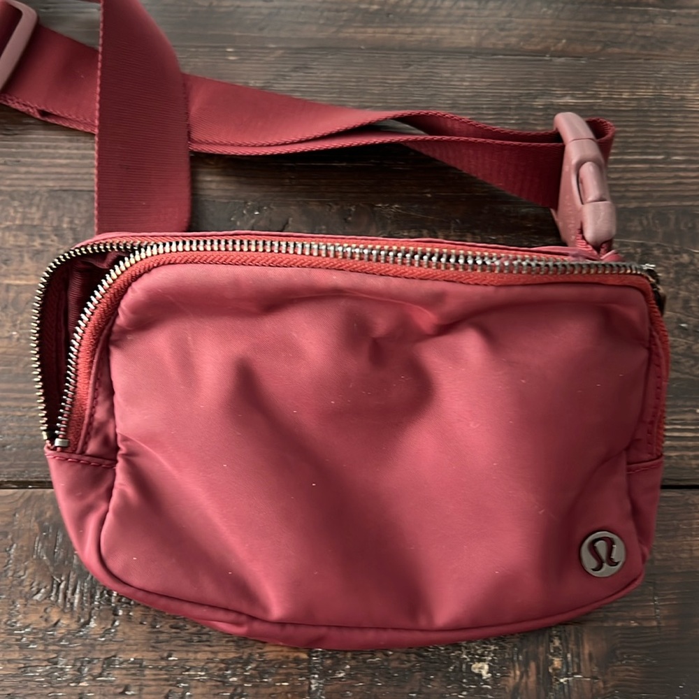Lululemon Everywhere Belt Bag